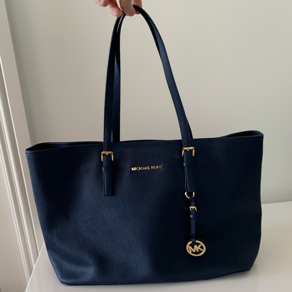michael kors tote - Picture 1 of 3